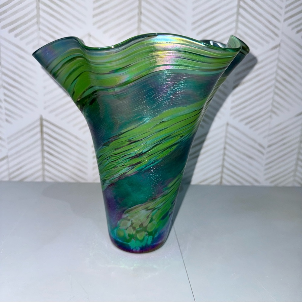 Vintage Iridescent Hand‎ Blown Blue & Green Large 8 in Glass Vase Art Unsigned